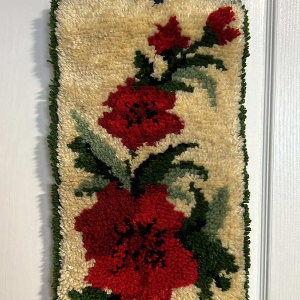 Vintage Latch Hook Rug Wall Art, red florals, Woven Fibre Wall Hanging - Picture 6 of 8